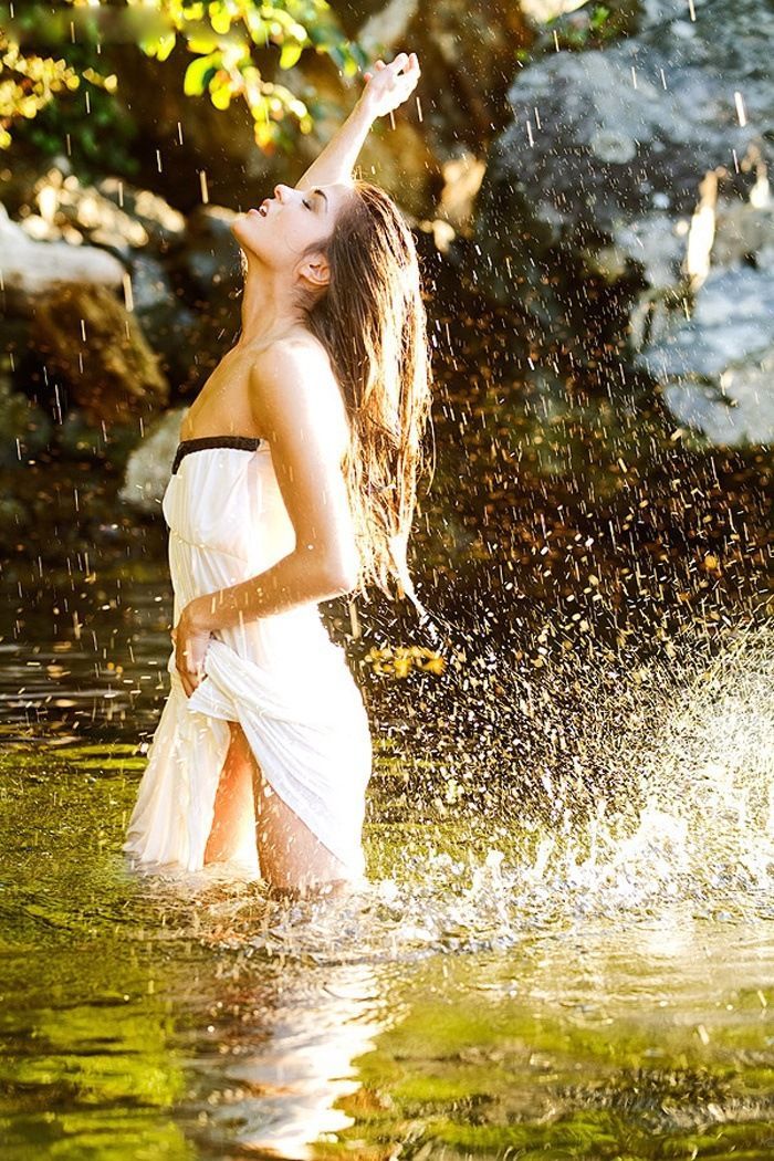 Marie Avgeropoulos in Noida