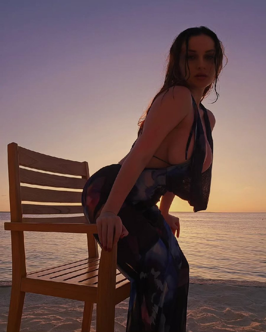 Sexy girl Miranda Faith nude in Noida