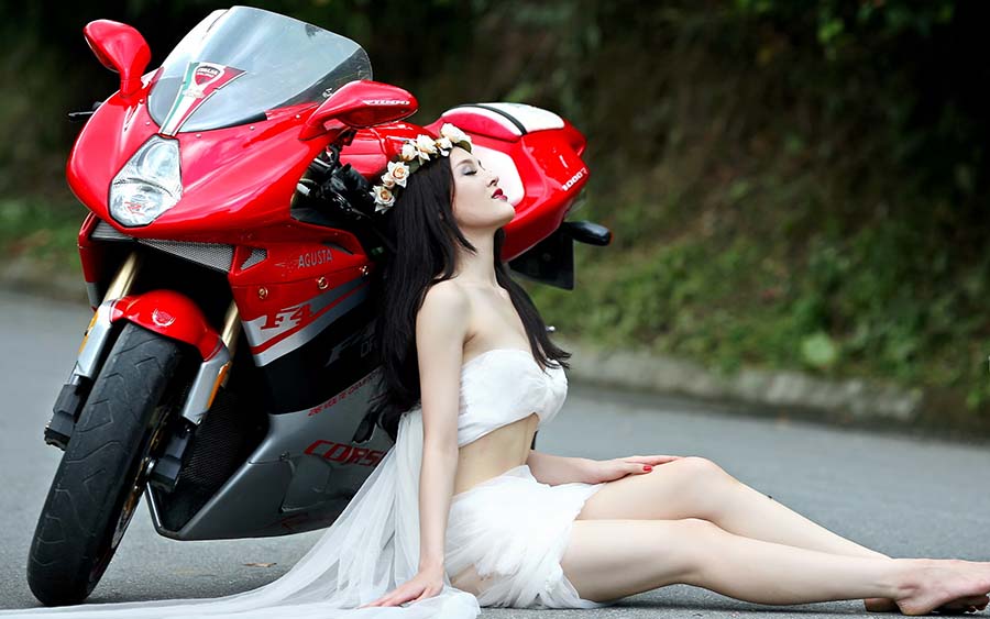 Beautiful girls and motorcycles in Noida