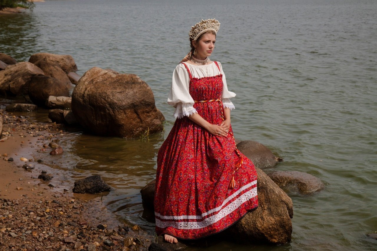 Women in Slavic costumes in Noida
