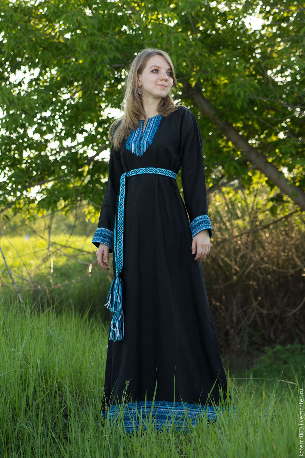 Women in Slavic costumes in Noida