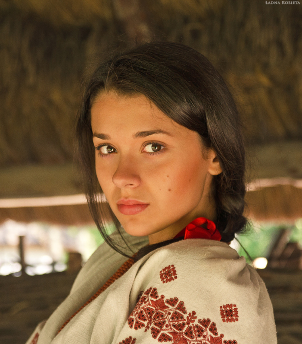 Girls in Slavic costumes in Noida