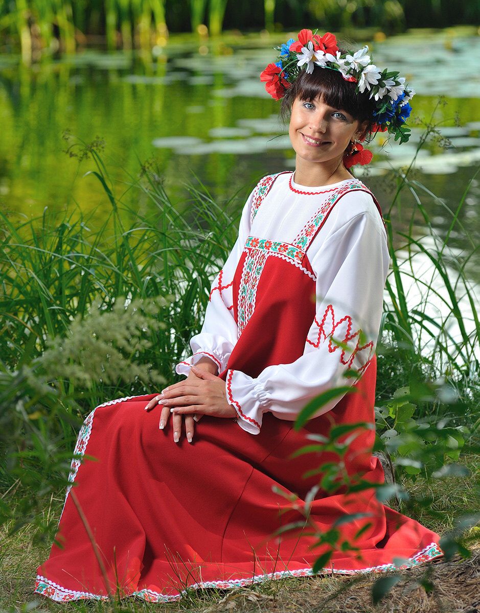 Beautiful girl Girls in Slavic costumes in Noida