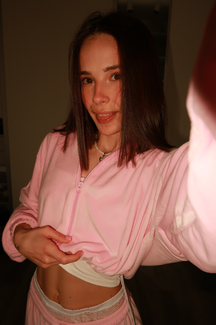 Tina brings the glow — live moments in Noida