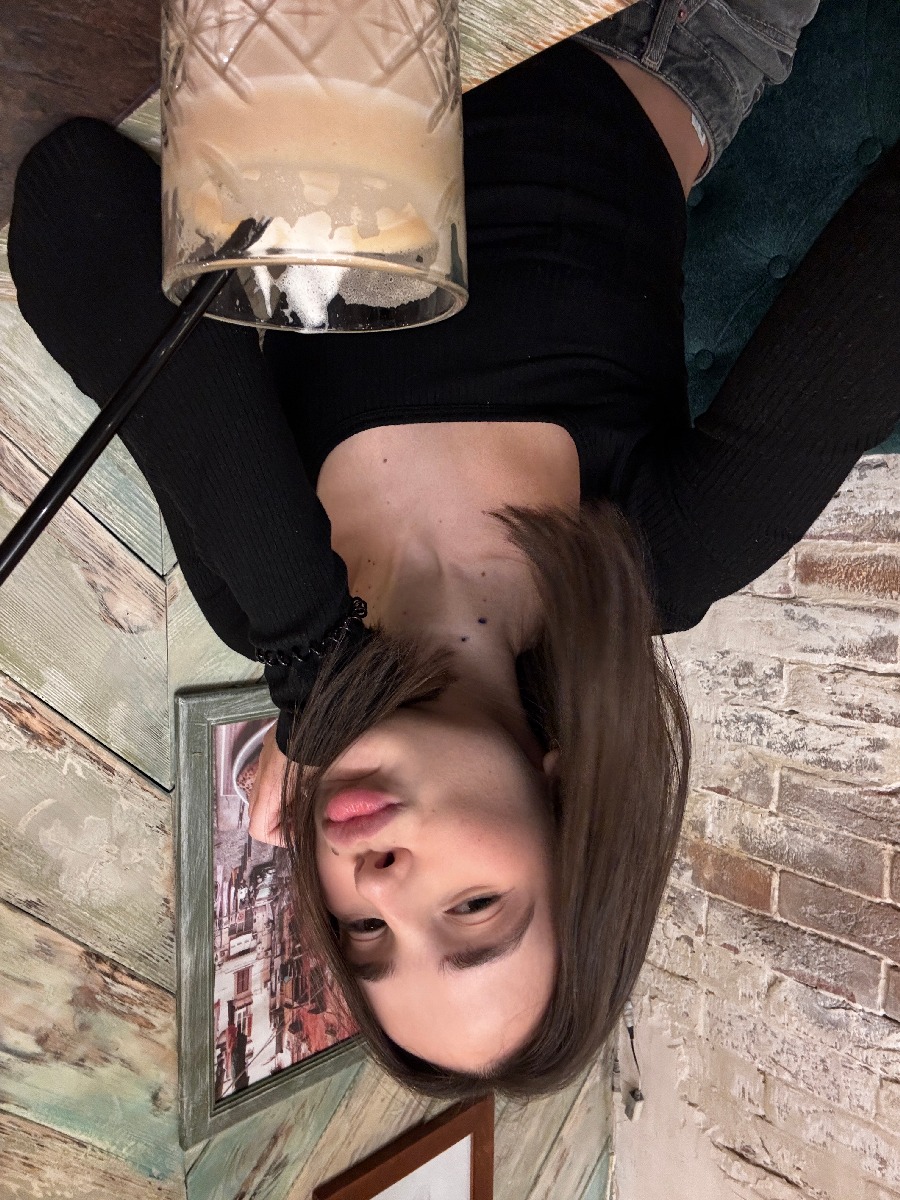 Fresh photos, fresh mood — Tina online in Noida